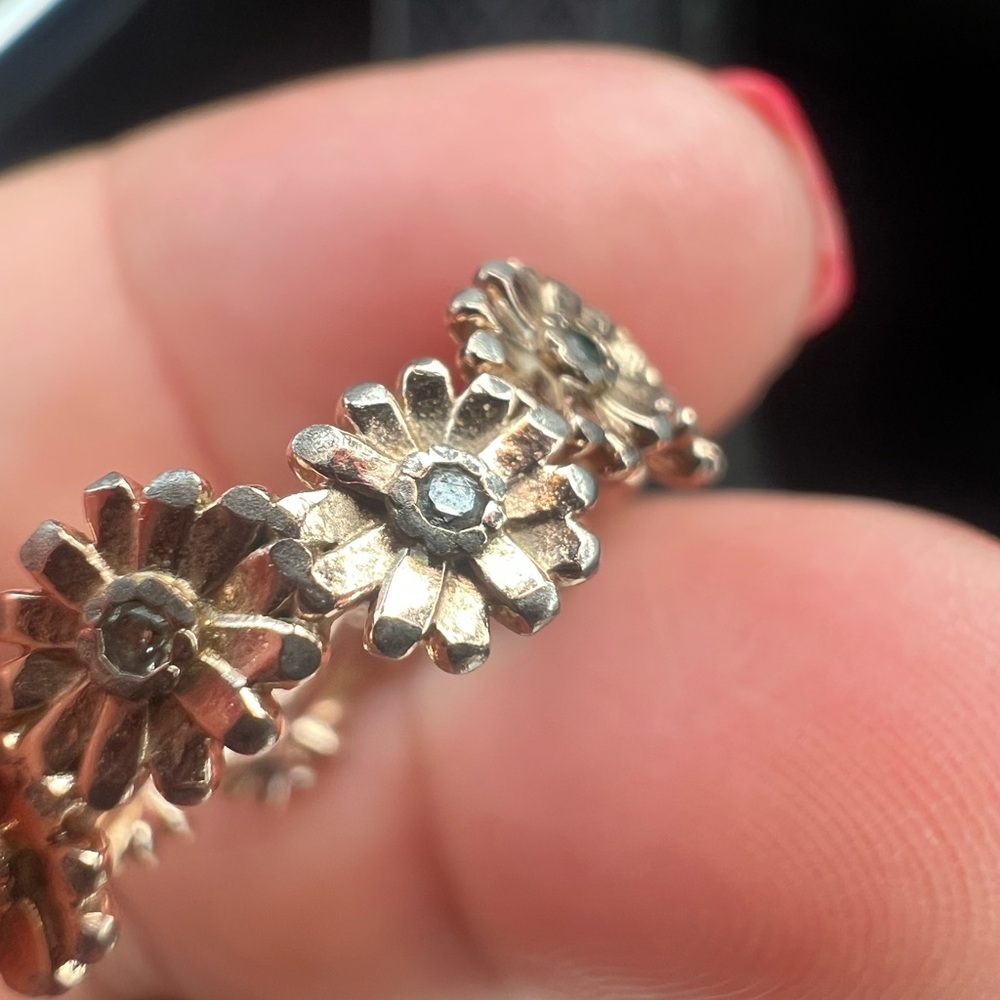 Pandora Gold and Silver Daisy Ring - Picture 12 of 15